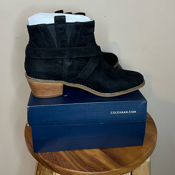 🌻Cole Haan Black Ankle Boots With  Buckles - Picture 5 of 6